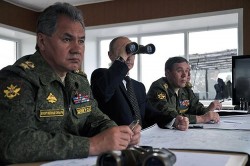 Путин начал проверку войск Путин начал проверку войск